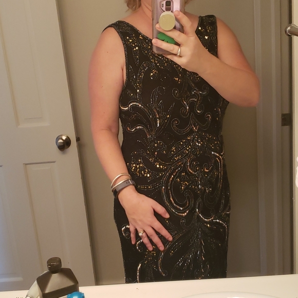 Gorgeous, formal, full-length beaded dress - Picture 9 of 9